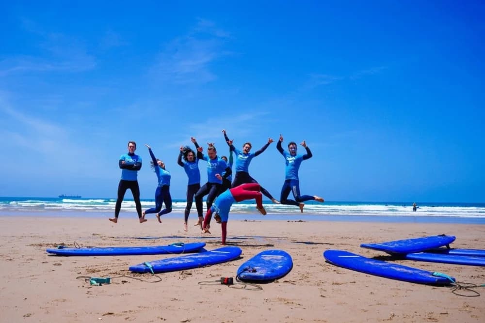 Taghazout 1-Week Group Retreat (6+ People) – 5 Surf Lesson Days + 2 Yoga Sessions + Full Meals + Accommodation